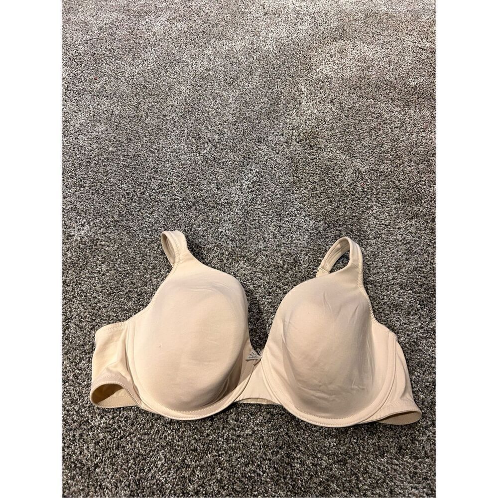 Cacique lightly lined full coverage bra size 46D. C31-13